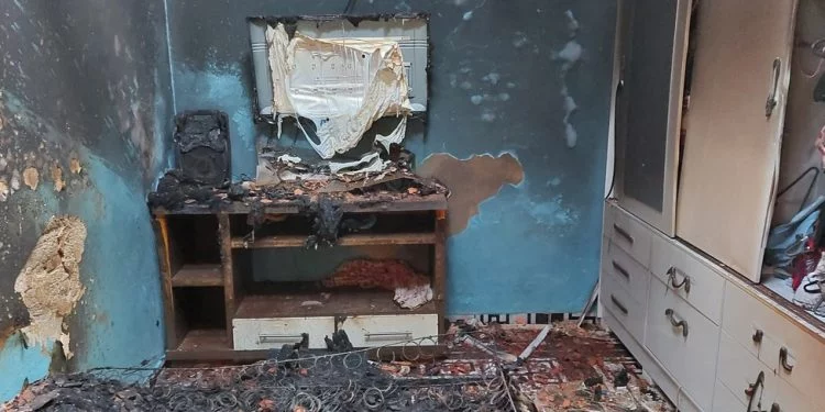 Quarto onde as duas crianças estavam dormindo — Foto: Agnaldo Martioli/Rede Amazônica